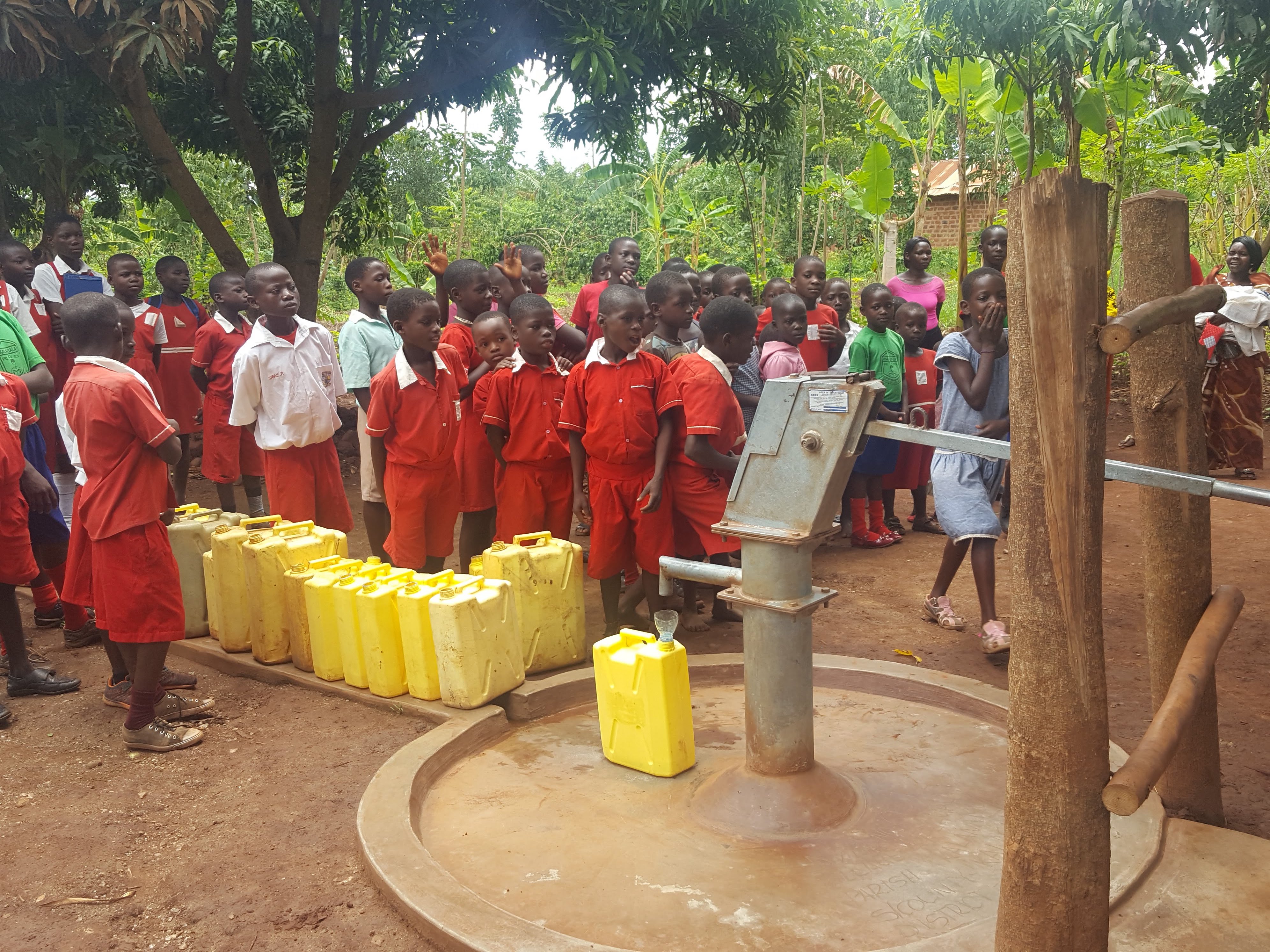 Artikkelbilde til artikkelen Åpning av brønn i Uganda